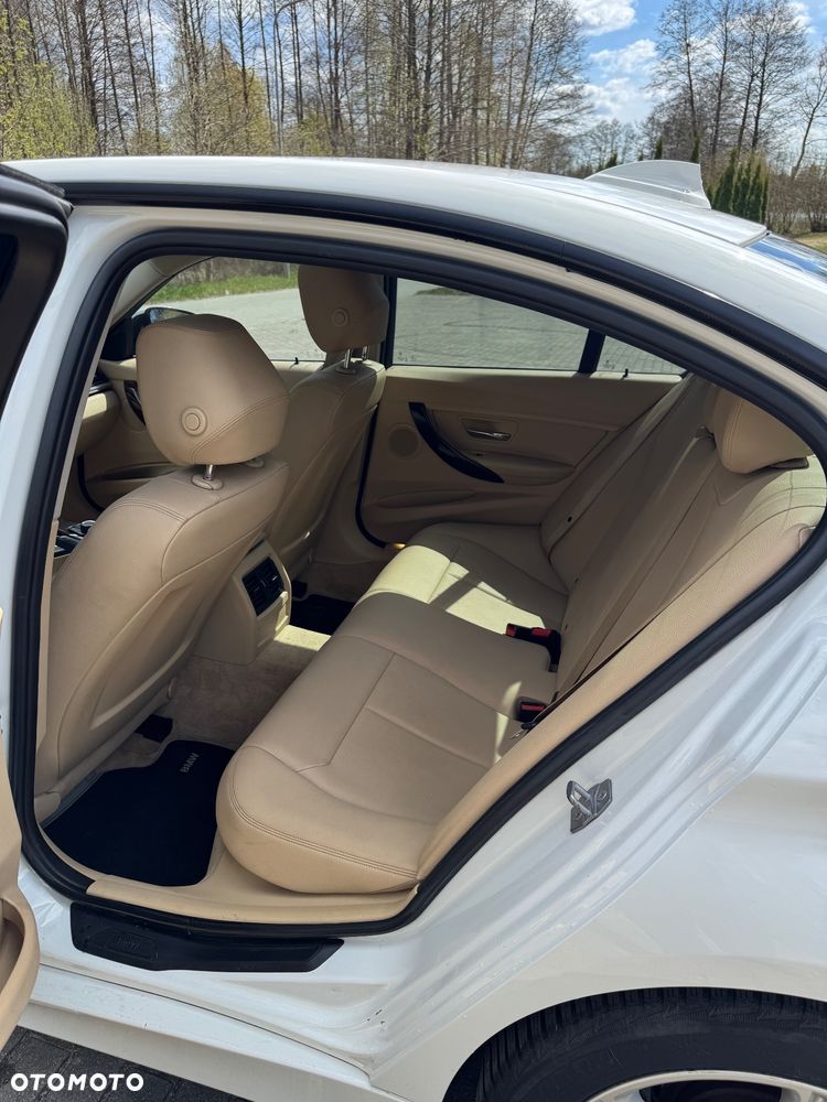 BMW Seria 3 320i - 10