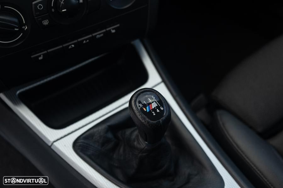 BMW 120 d Cabrio Limited Edition Lifestyle c/ M Sport Pack - 29