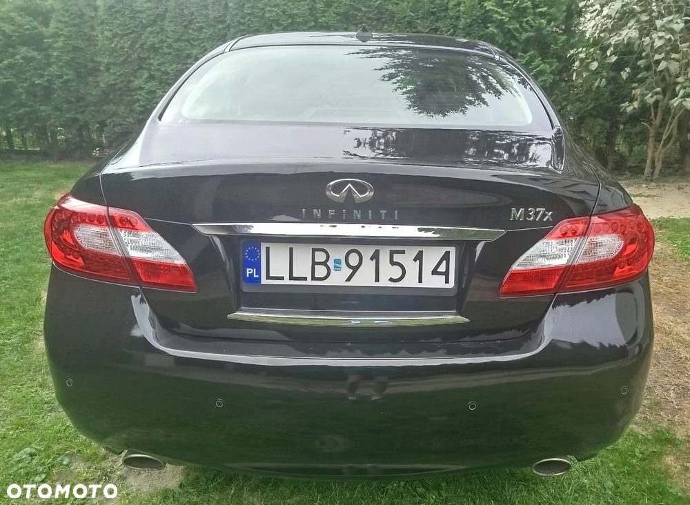 Infiniti M - 2