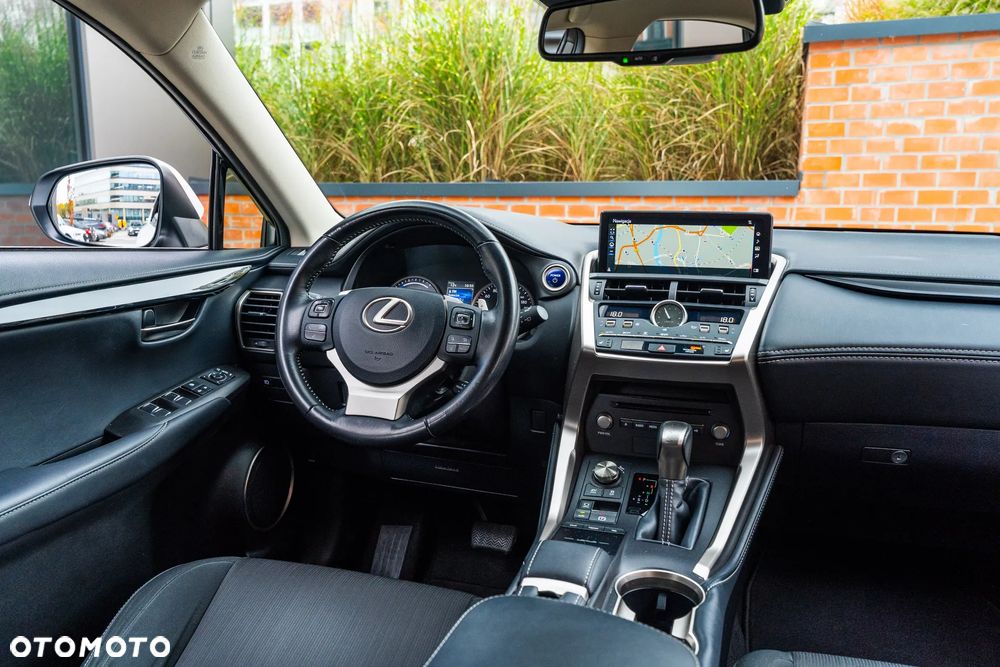 Lexus NX 300h Business Edition AWD - 8