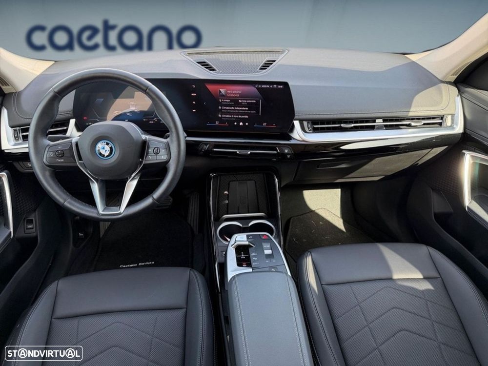 BMW ix1 eDrive20 xLine - 11