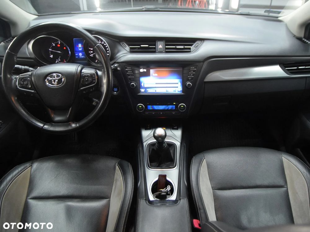 Toyota Avensis 2.0 D-4D Premium - 5