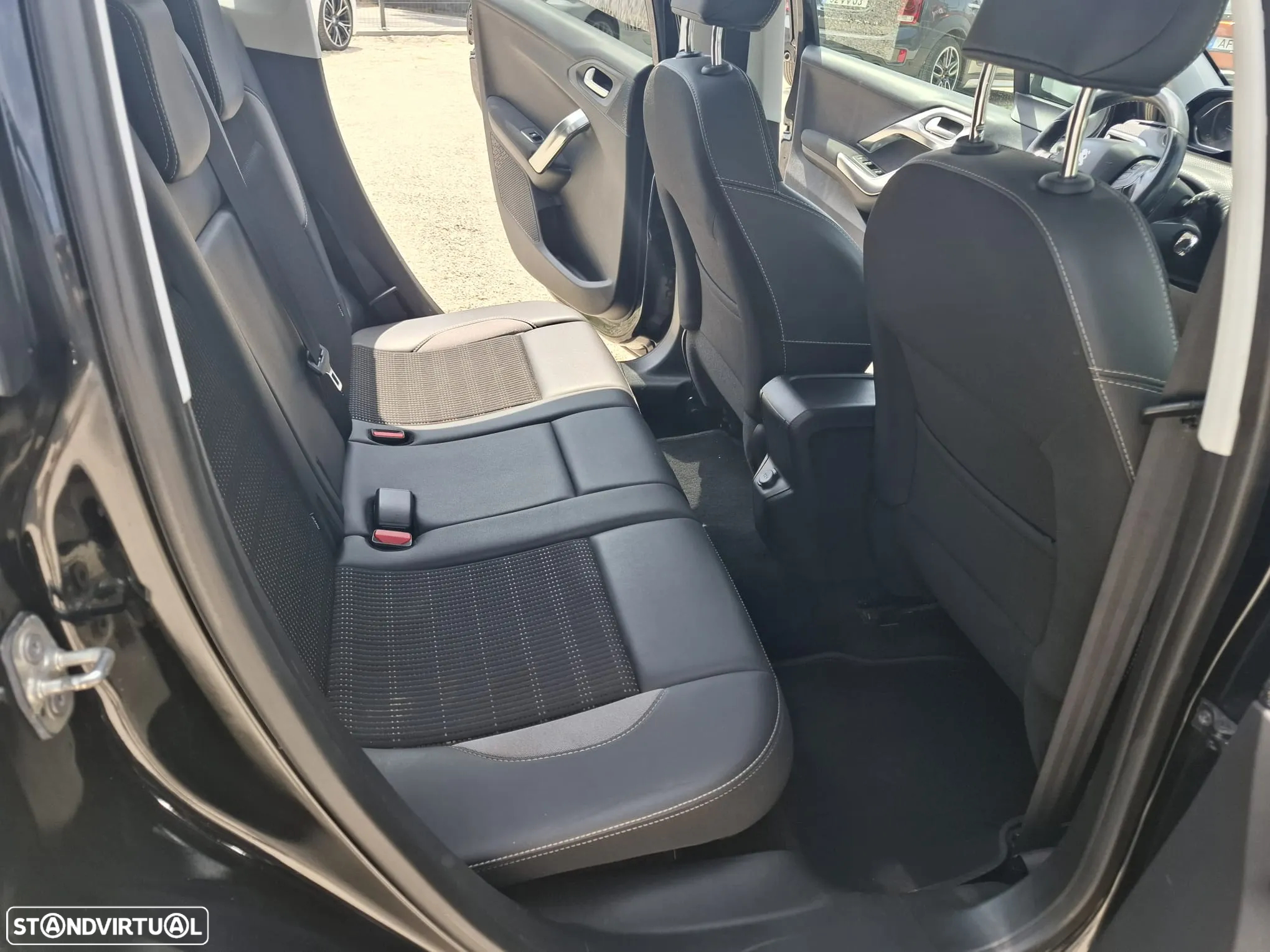Peugeot 2008 1.6 BlueHDi Allure - 15