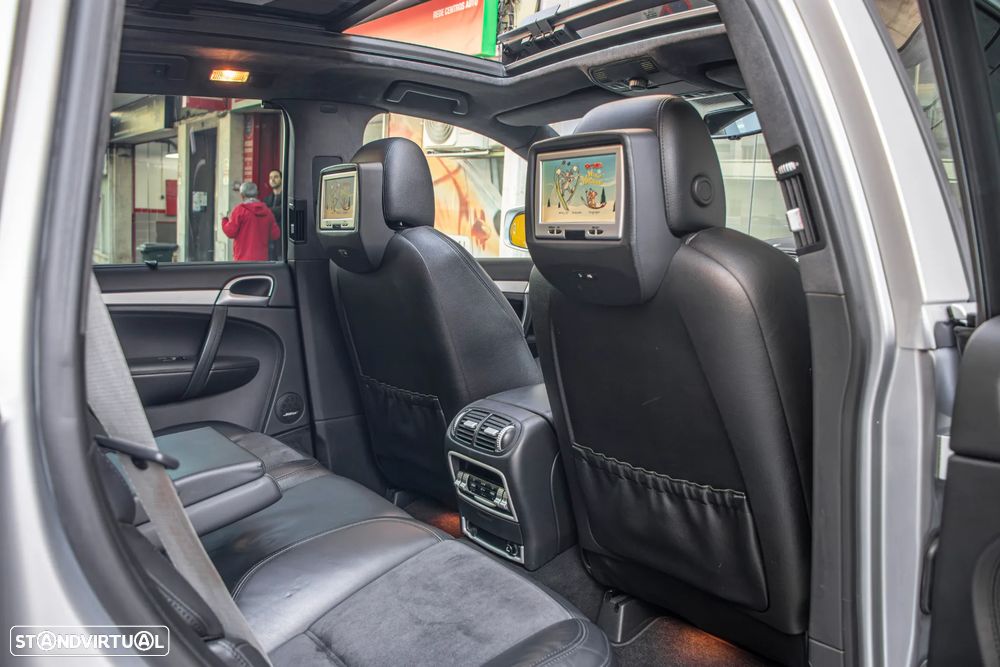 Porsche Cayenne Turbo S - 39