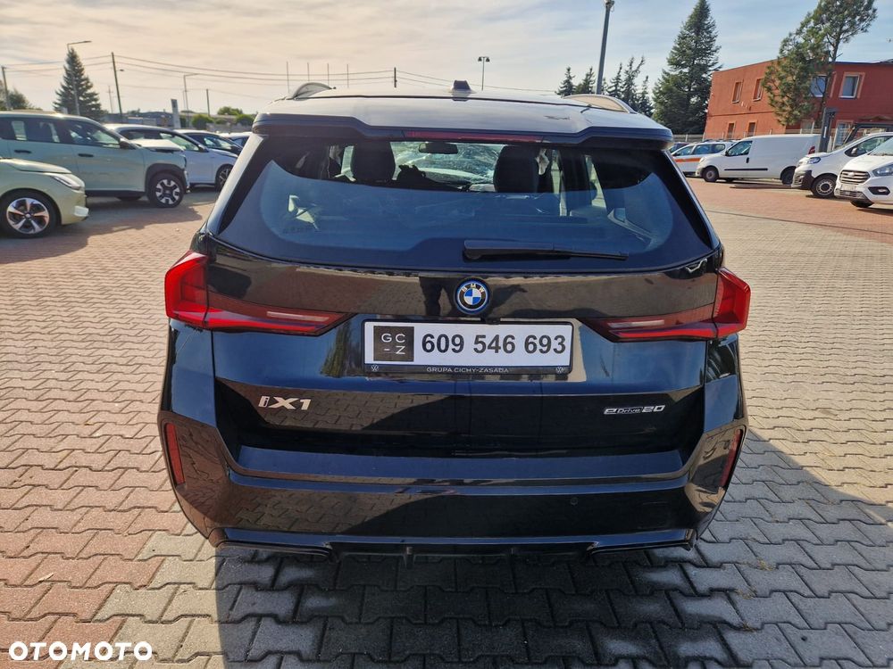 BMW iX1 - 16