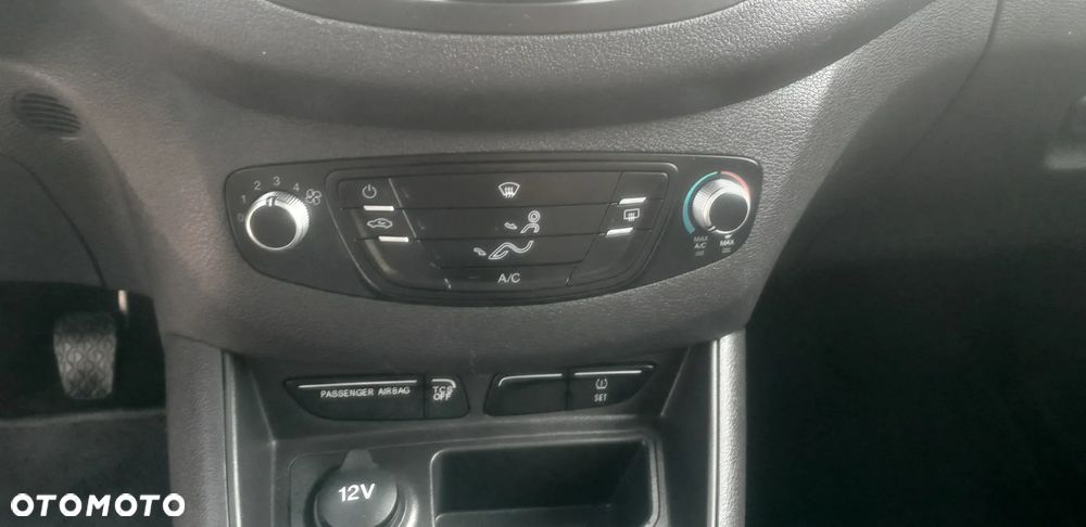 Ford Tourneo Courier - 17