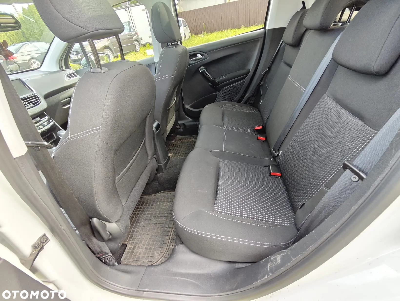 Peugeot 208 - 36