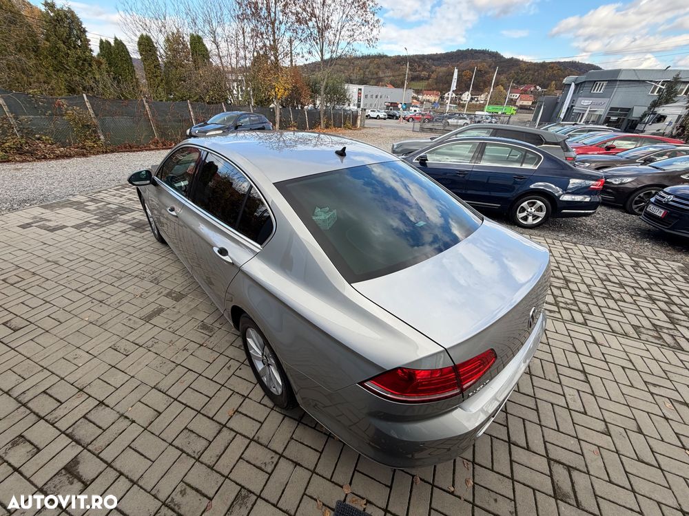 Volkswagen Passat 2.0 TDI DSG Comfortline - 12