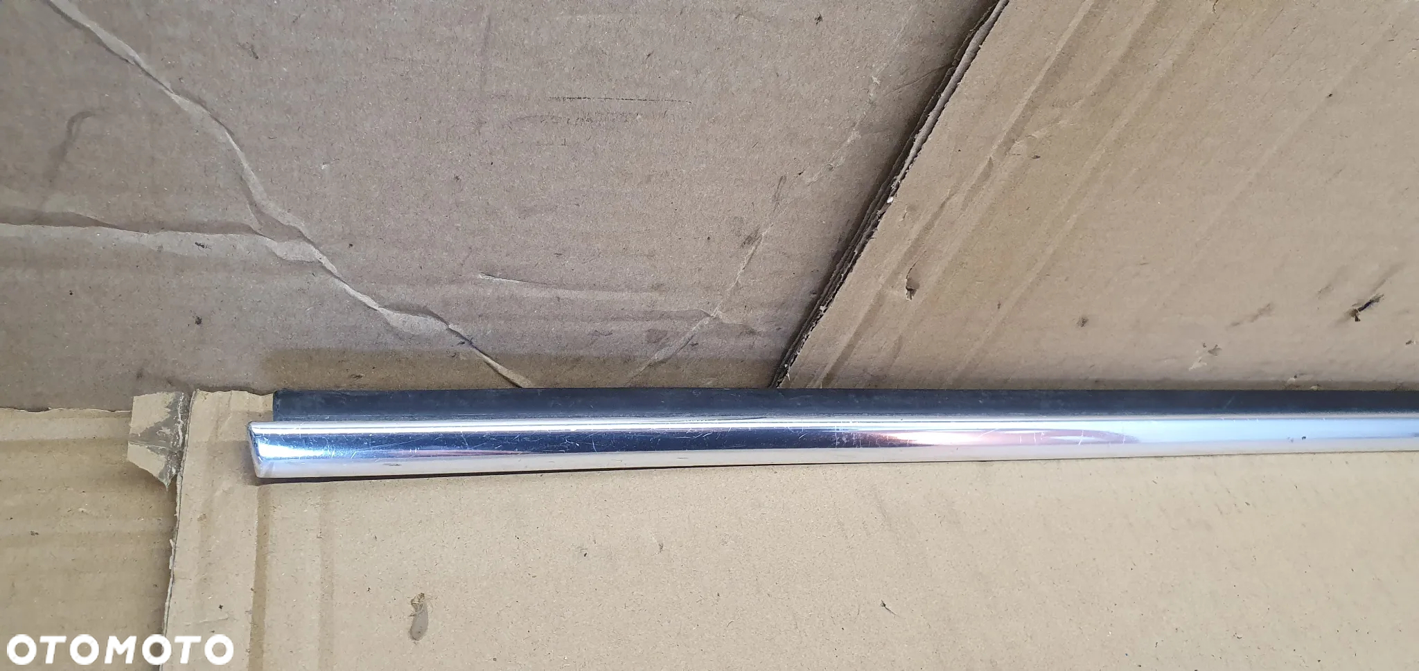 Listwa zgarniająca drzwi prawy przód chrom VW Passat B5 FL 3B0837478E - 4