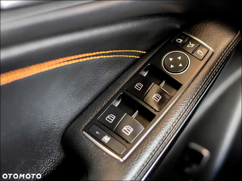 Mercedes-Benz CLA 180 7G-DCT Urban - 31