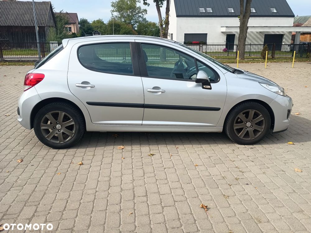 Peugeot 207 - 1