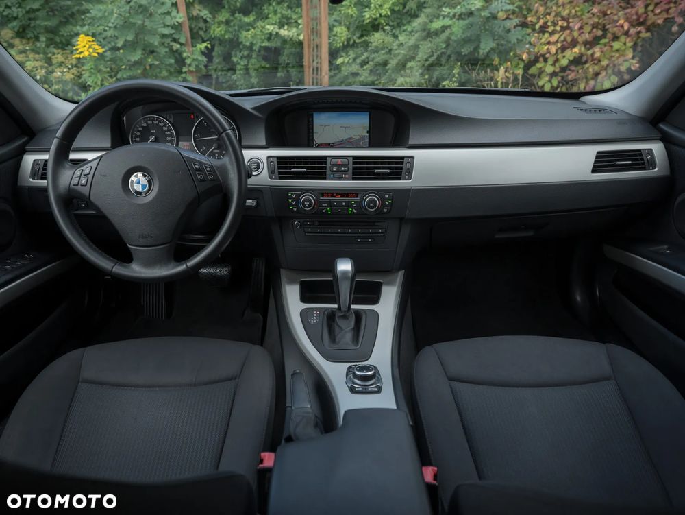 BMW Seria 3 318d DPF Touring - 24