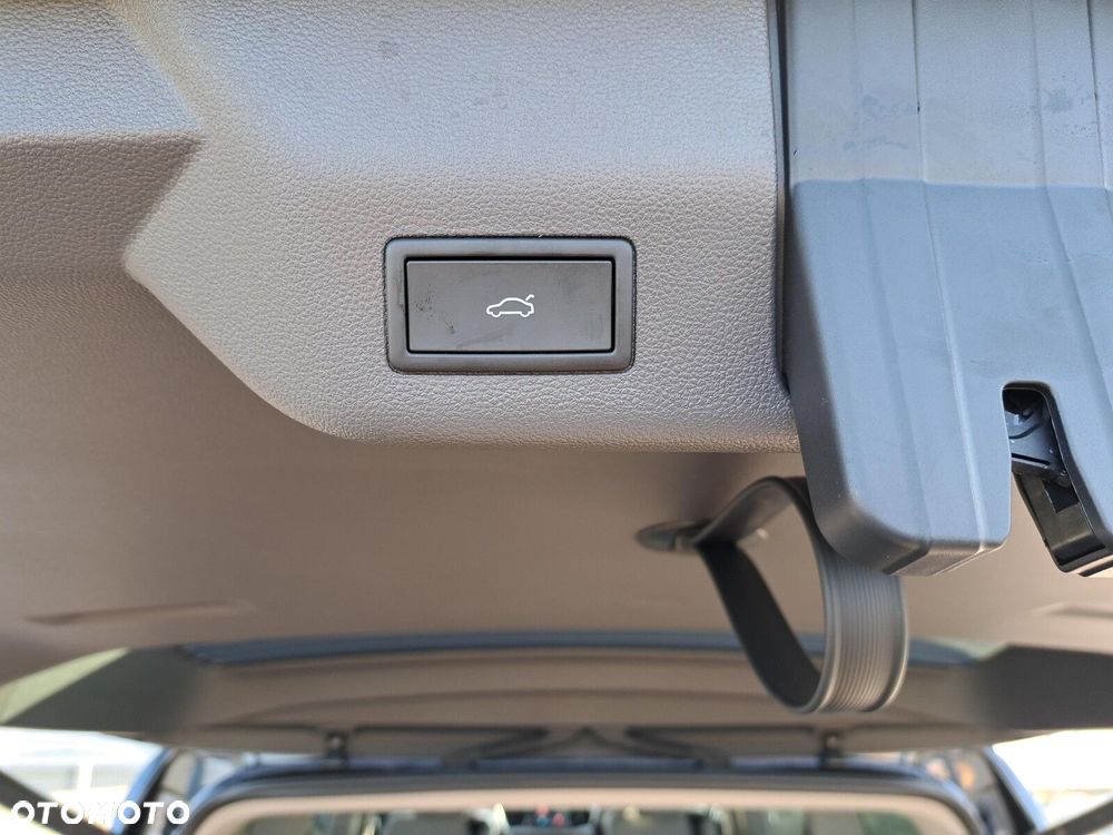 Volkswagen multivan Life L2 silnik: 2,0 l TDI SCR 110 kW/150KM  7-biegowa DSG rozstaw osi: 3124 mm - 26