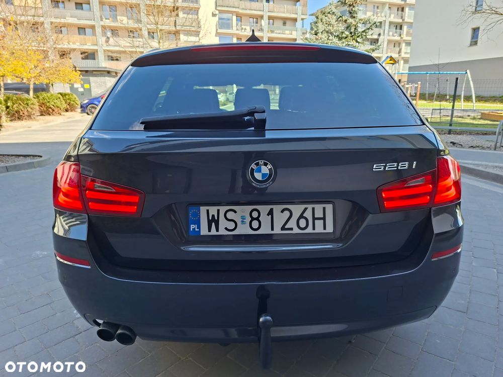 BMW Seria 5 528i Sport-Aut - 8