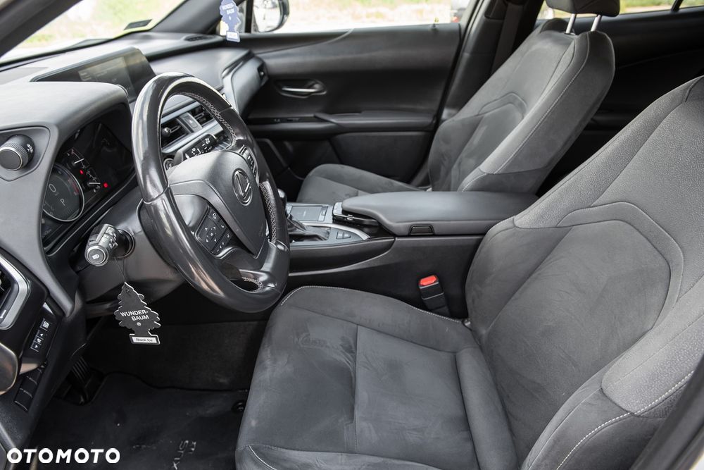 Lexus UX 200 - 15