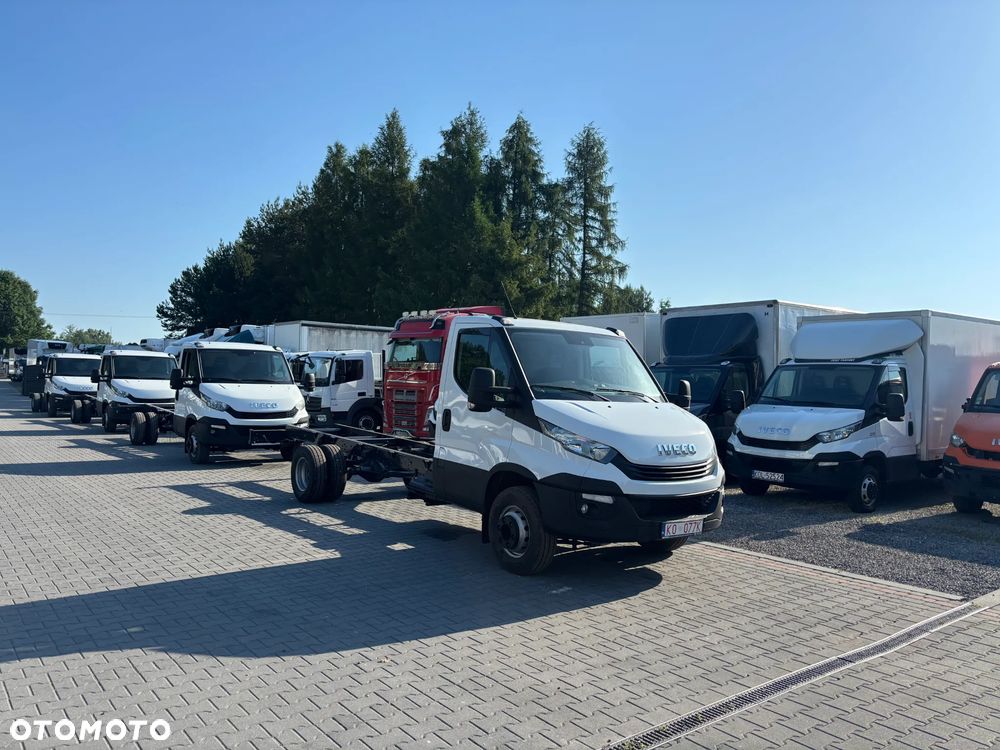 Iveco 70C17,,70C18,,70C15,,72C17,,50C17,,35C17,,35C15 PODWOZIE DO ZABUDOWY  WYWROTKA SKRZYNIA LADUNKOWA KONTENER CHLODNIA 70 SZTUK NA PLACU - 1