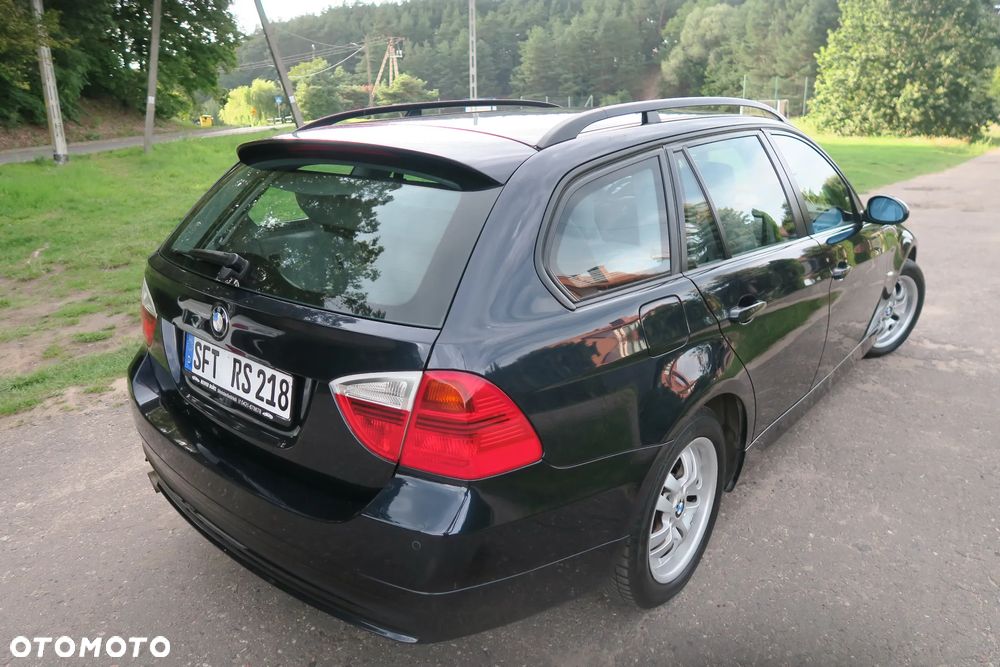 BMW Seria 3 320i Touring - 12