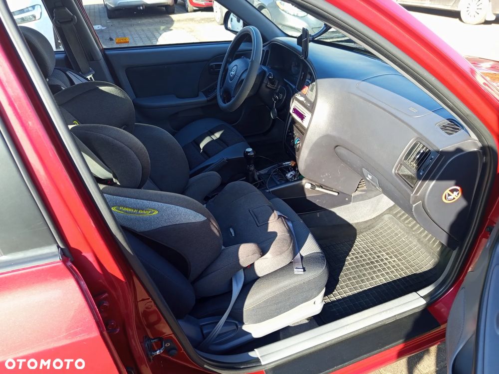 Hyundai Elantra - 13