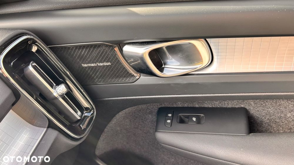 Volvo XC 40 T2 Plus Dark - 11