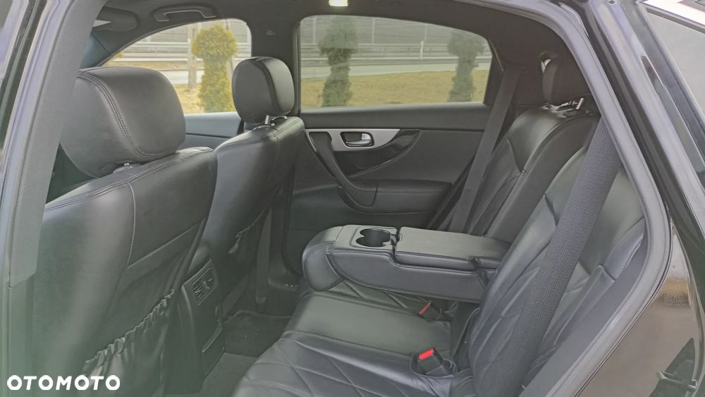 Infiniti FX - 10