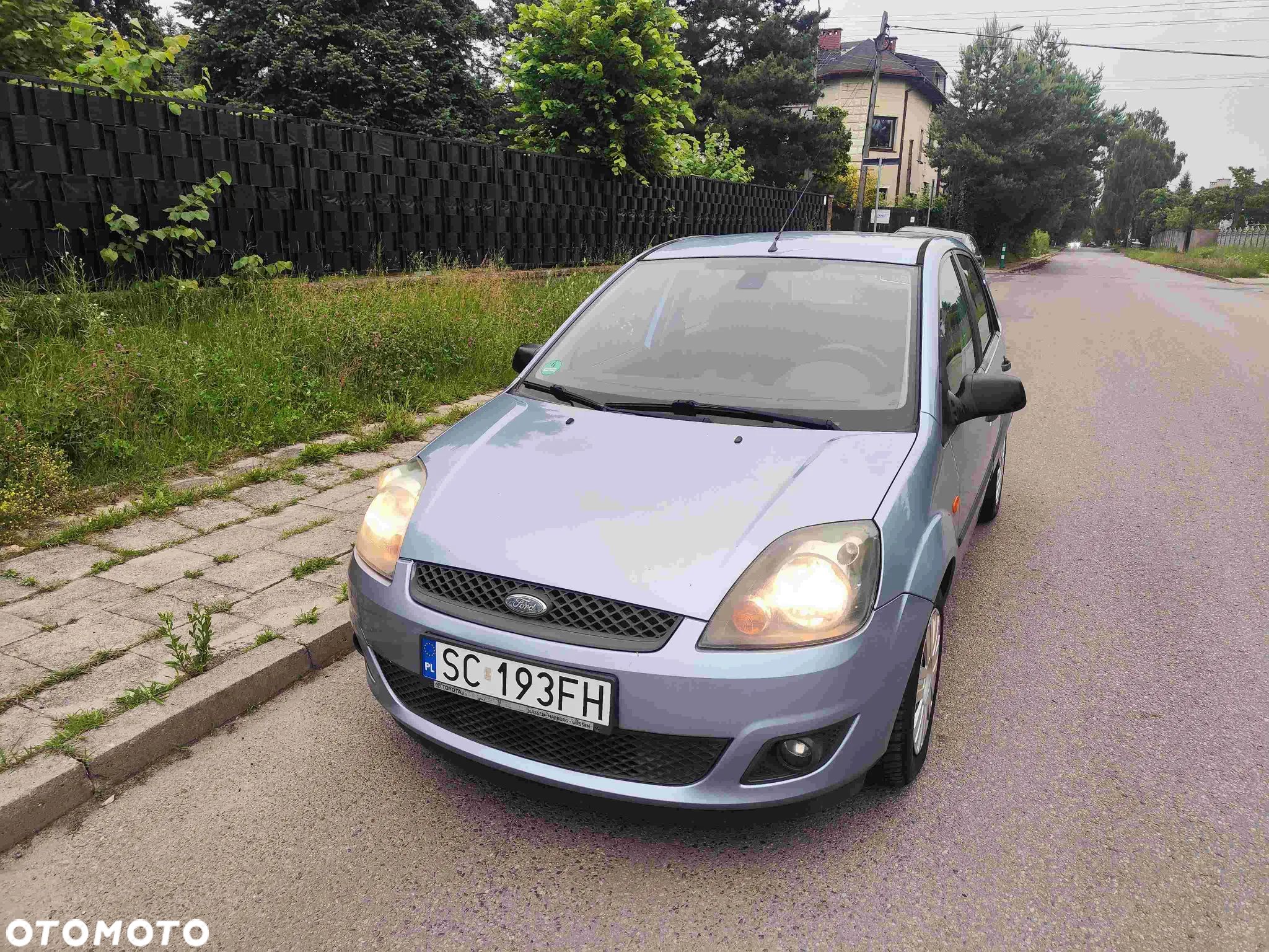 Ford Fiesta 1.3 Ambiente - 2