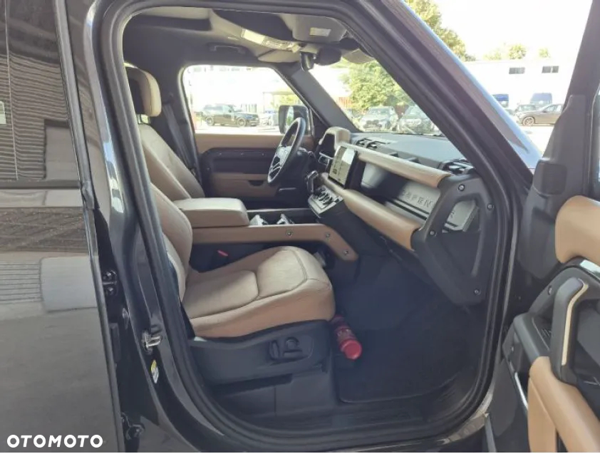 Land Rover Defender 110 D300 X-Dynamic HSE - 8