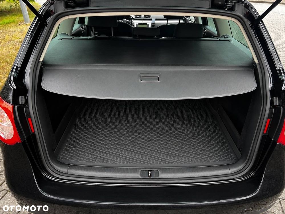 Volkswagen Passat 1.8 TSI Sportline - 12