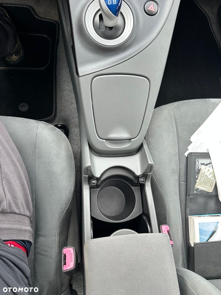 Toyota Prius (Hybrid) Executive - 9