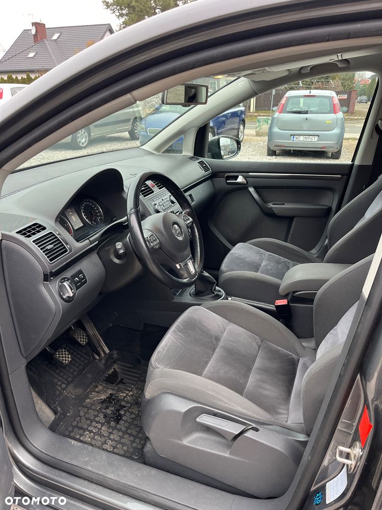 Volkswagen Touran 2.0 TDI Highline - 9