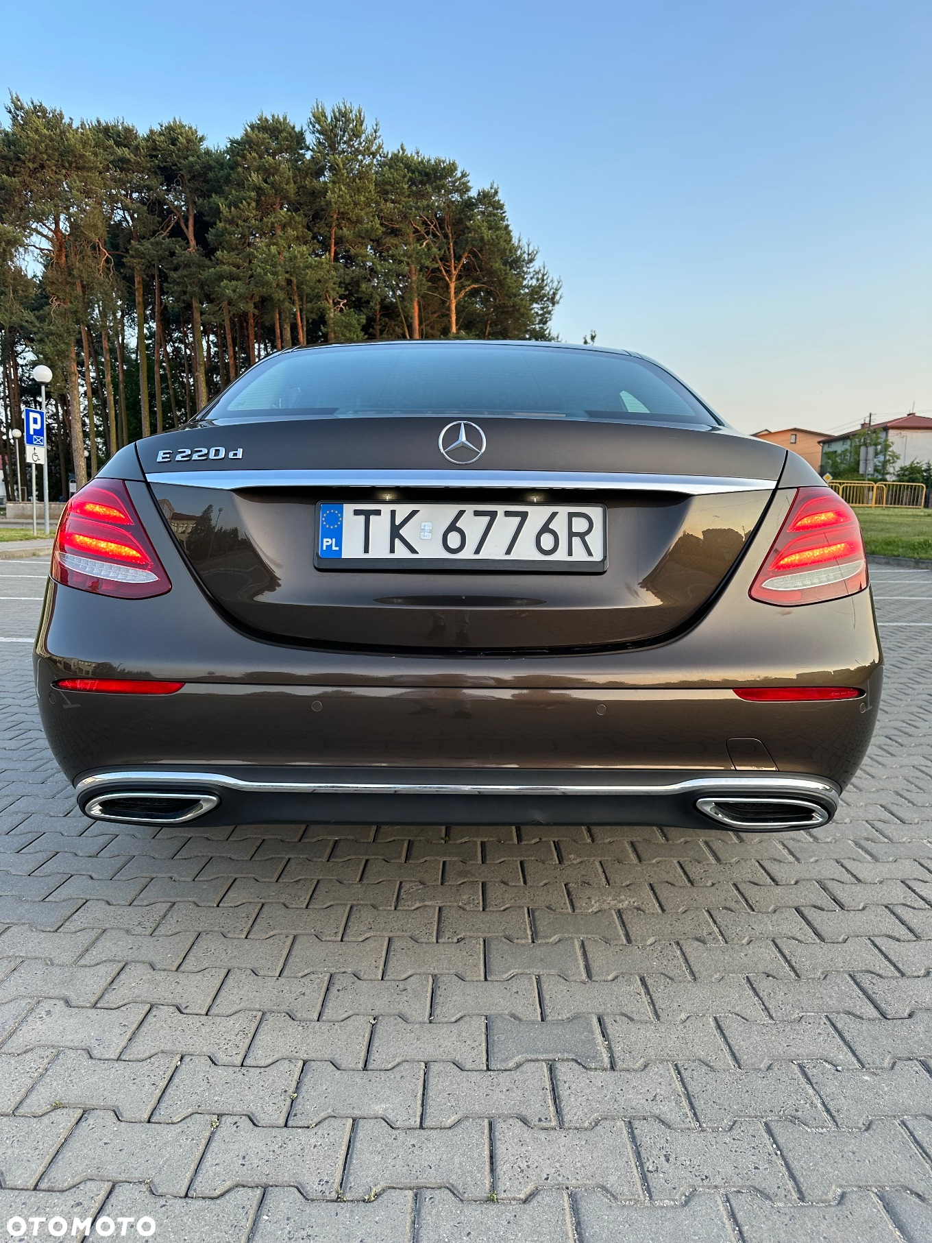 Mercedes-Benz Klasa E 220 d 9G-TRONIC - 24