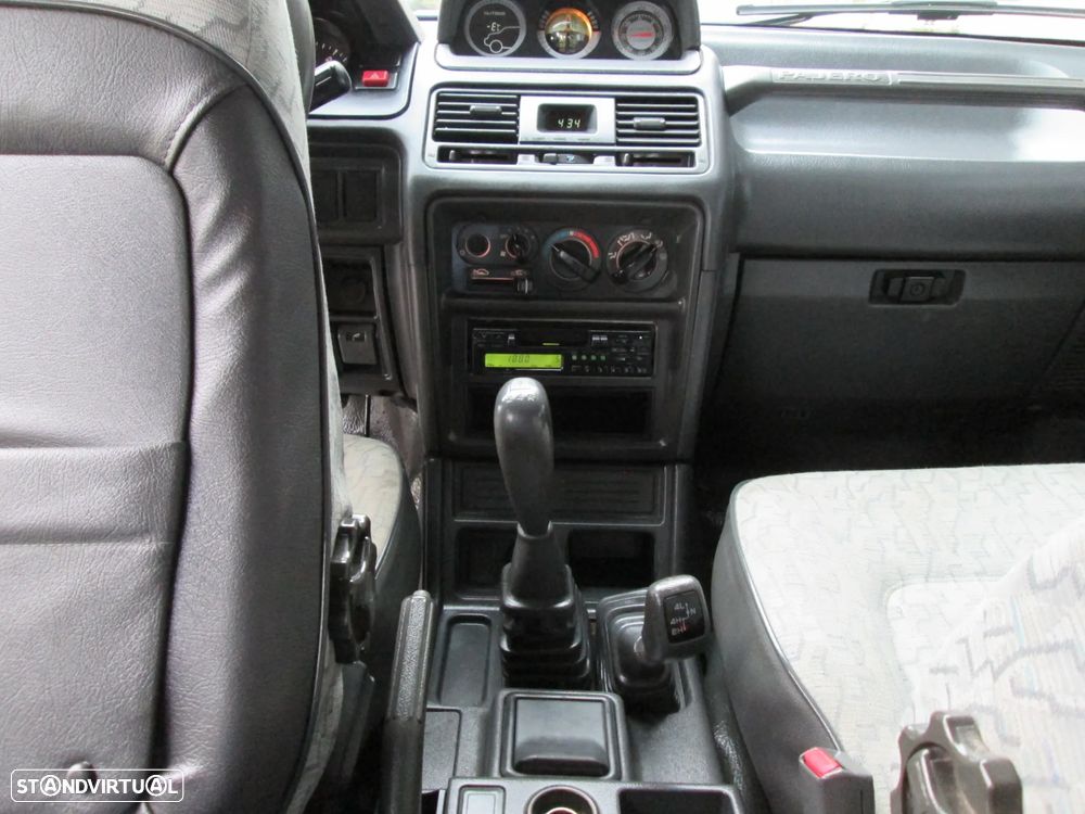 Mitsubishi Pajero - 12