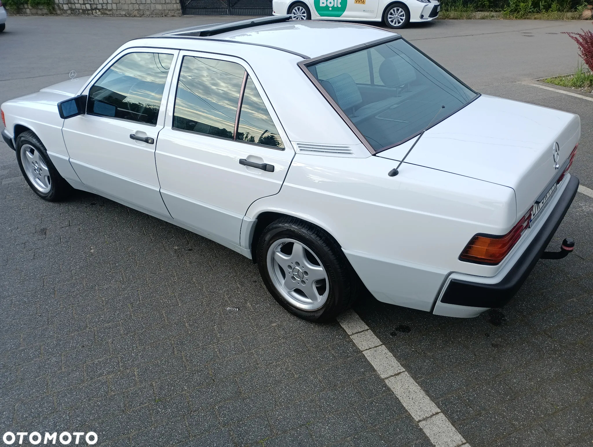 Mercedes-Benz W201 (190) - 4