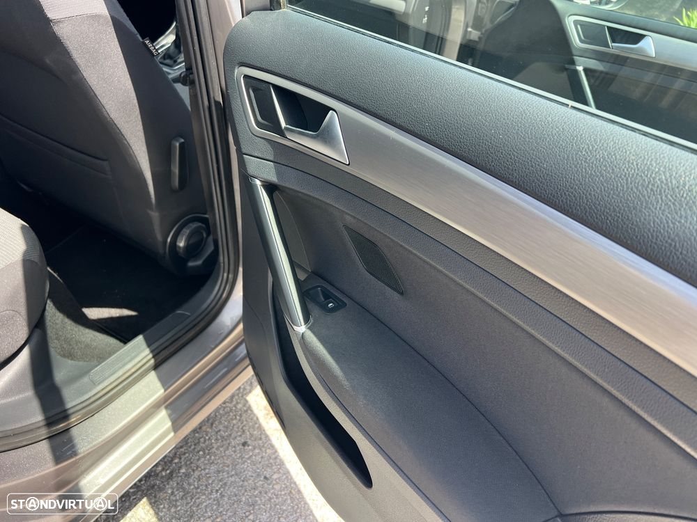 VW Golf 1.6 TDi Trendline DSG - 19