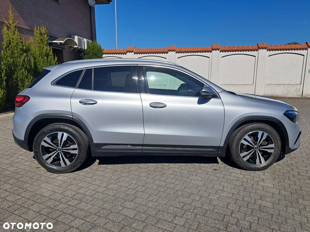 Mercedes-Benz GLA 180 d - 6