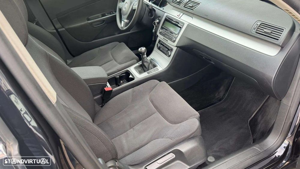 VW Passat 1.6 TDI BlueMotion - 15