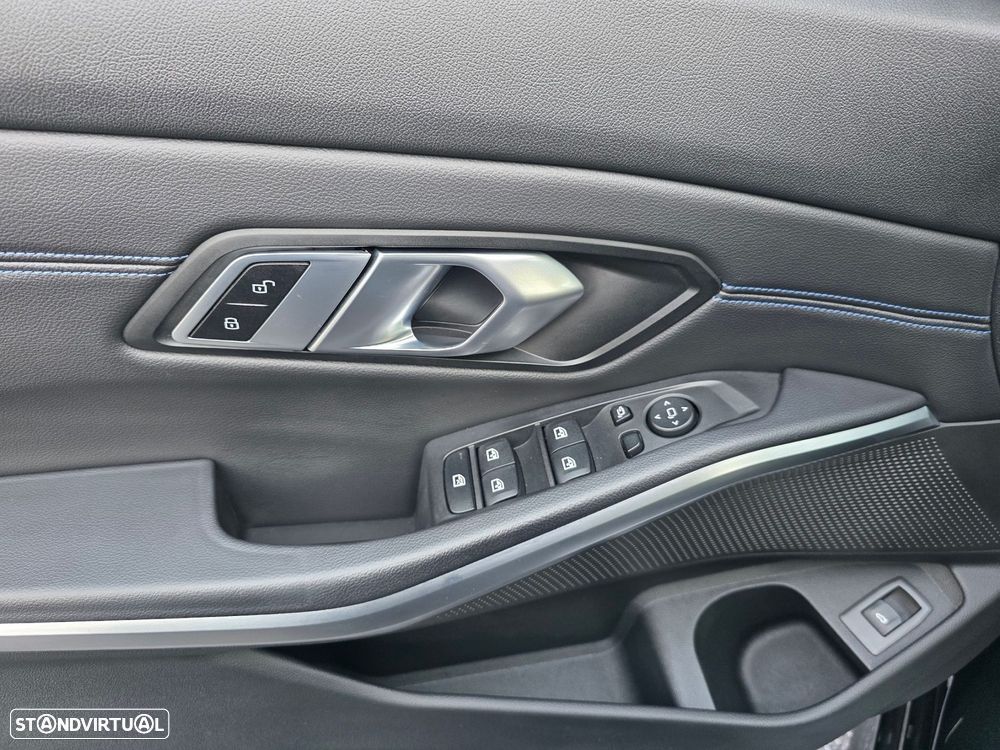 BMW 320 d Pack Desportivo M Auto — fotografia 8