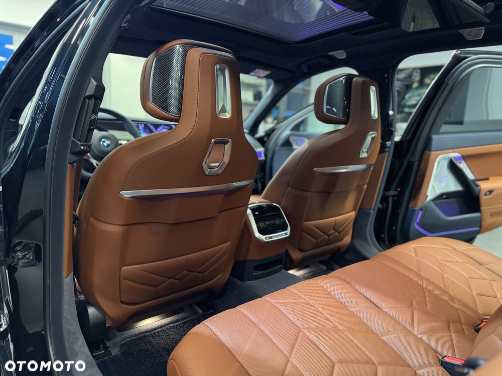 BMW i7 - 25