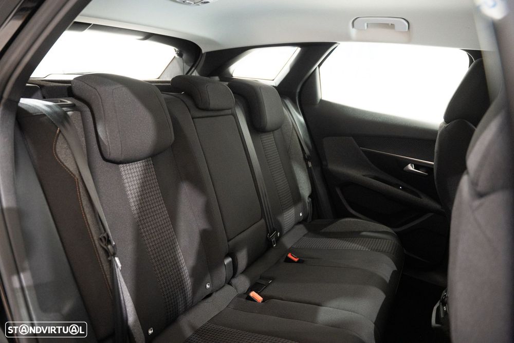 Peugeot 3008 1.2 PureTech Allure EAT8 - 26