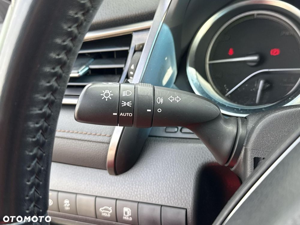 Toyota Camry 2.5 Hybrid Comfort CVT - 17