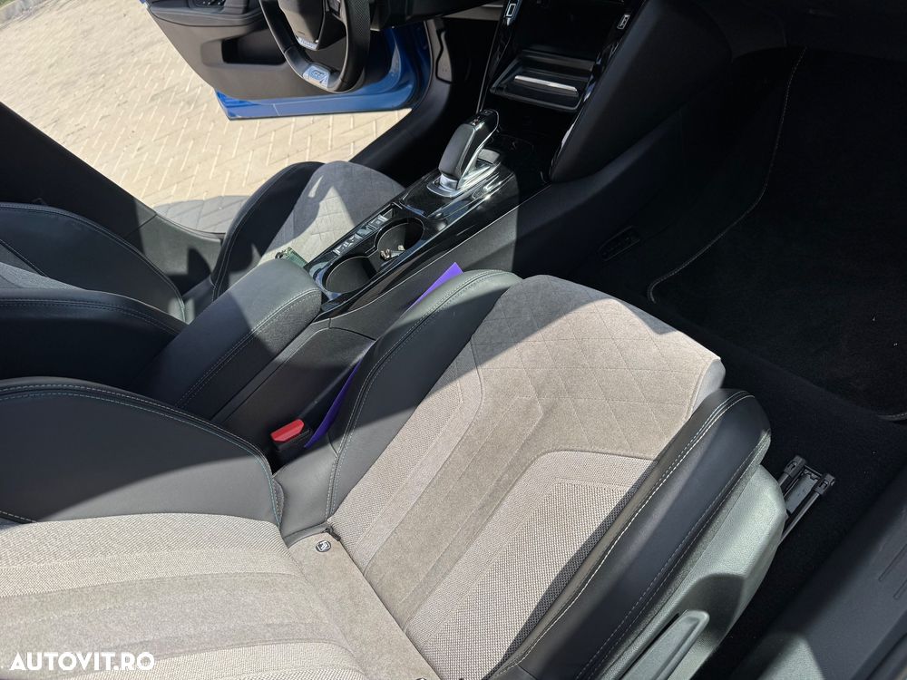 Peugeot 208 e-208 GT Pack - 11