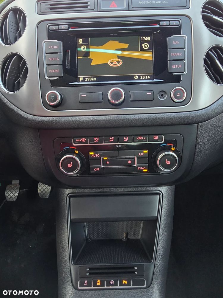 Volkswagen Tiguan 2.0 TDI DPF 4Motion BlueMotion Technology Lounge Sport & Style - 16