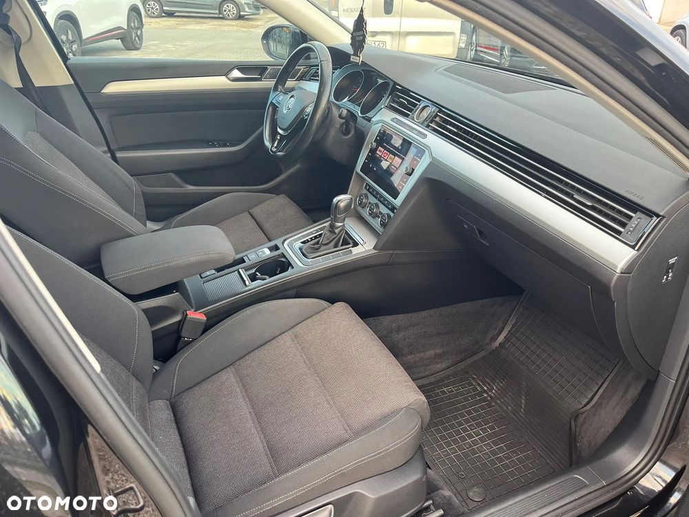 Volkswagen Passat - 10