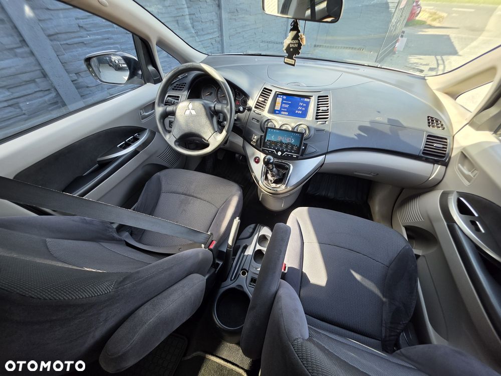 Mitsubishi Grandis - 8