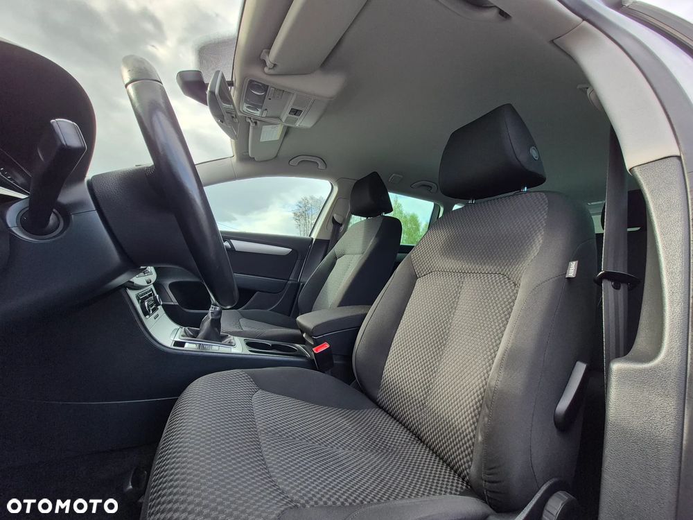 Volkswagen Passat 2.0 TDI BlueMotion Technology Comfortline - 26