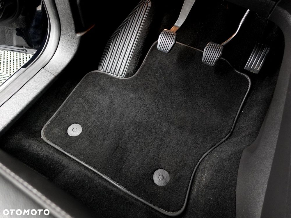 Ford Kuga 2.0 TDCi FWD Titanium - 22