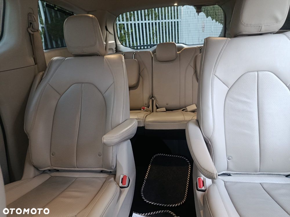 Chrysler Pacifica - 11