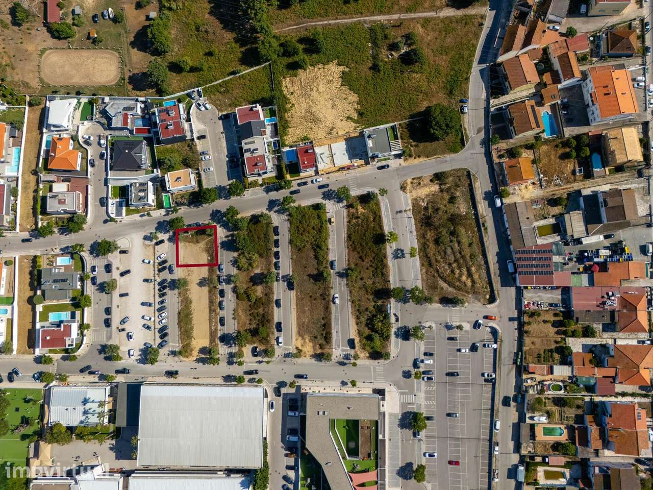 Terreno urbano em loteamento de luxo (ABC: 460m2), 4 fogos com 3 frent - Grande imagem: 2/19