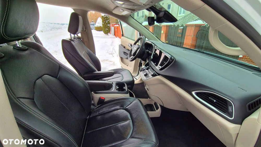 Chrysler Pacifica - 6