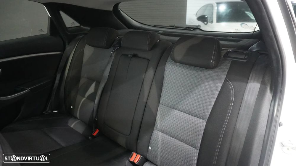 Hyundai i30 1.6 CRDI Blue Comfort AC Auto+J17 - 11