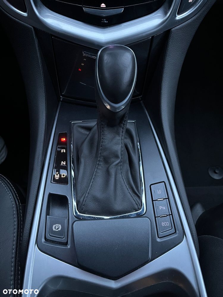 Cadillac SRX - 15